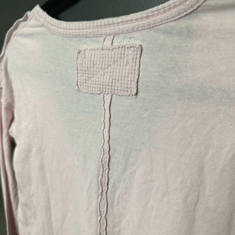 Free People | We The Free | Soft Pink V-Neck Long Sleeve Top | XS | NWOT - Picture 4 of 6